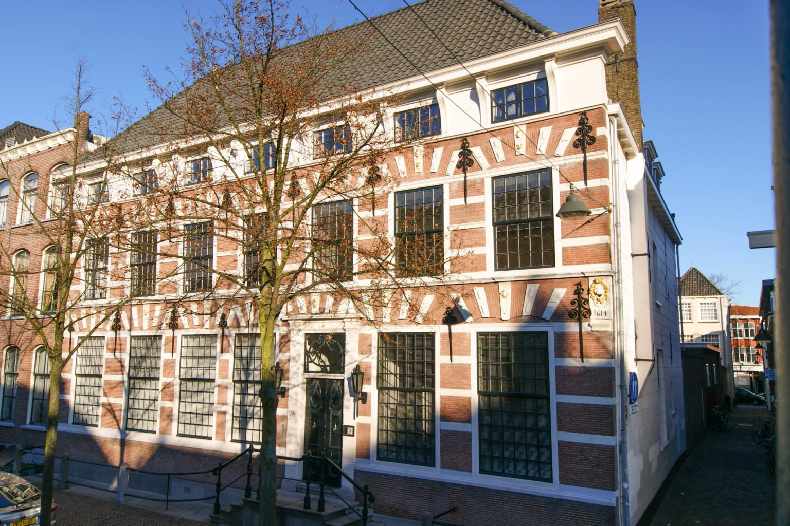 Het pand van Economy aan de Oude Delft 38 in Delft